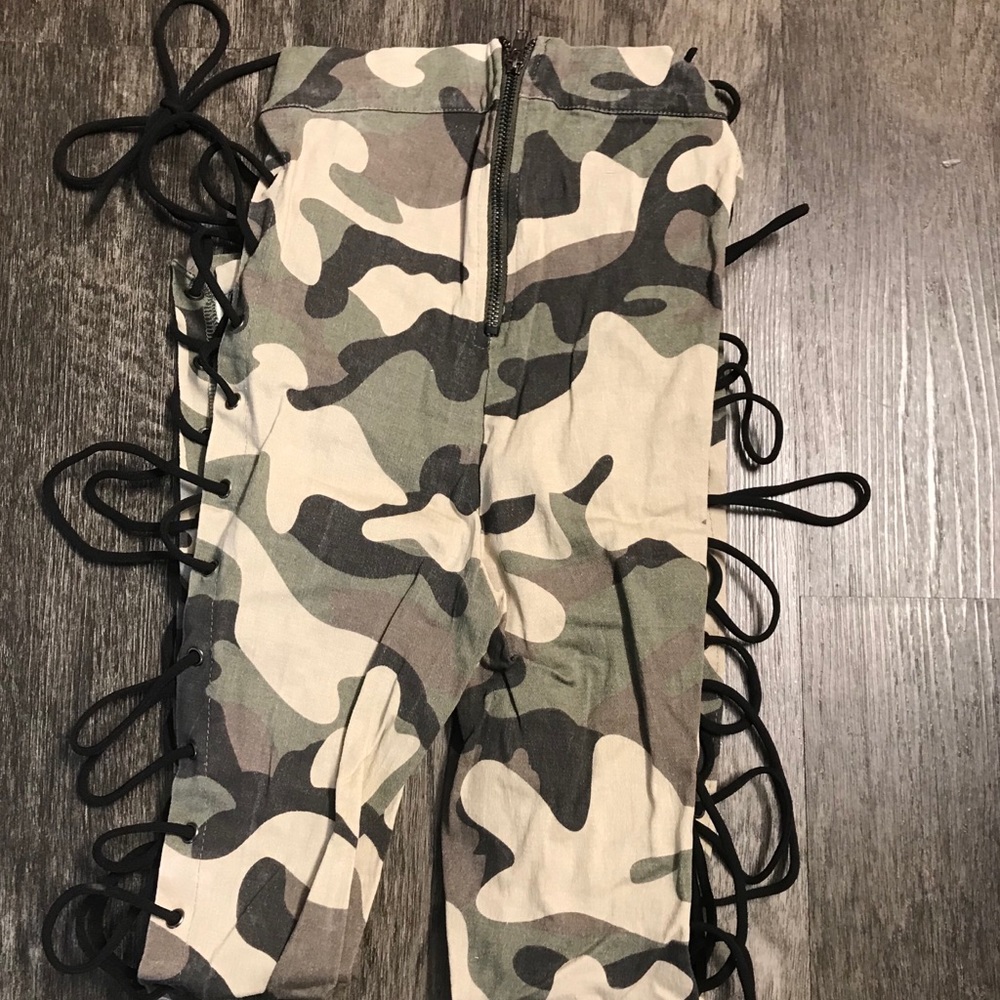 Camo Camouflage Lace Up Pants - Picture 2 of 8